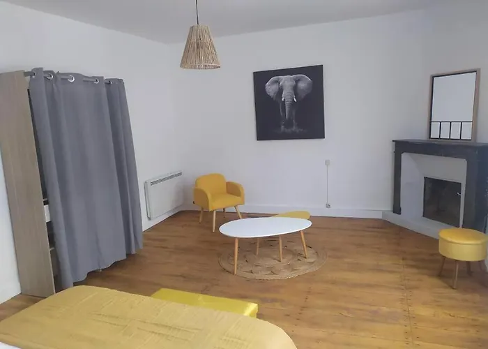 Maison De Tres Lumineuse Civray (Vienne)